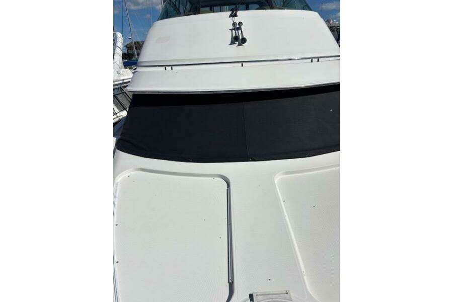 2004 Carver 466 Motor Yacht with sleek white exterior and tinted windows. 2004 Carver 466 Motor Yacht with sleek white exterior and tinted windows.