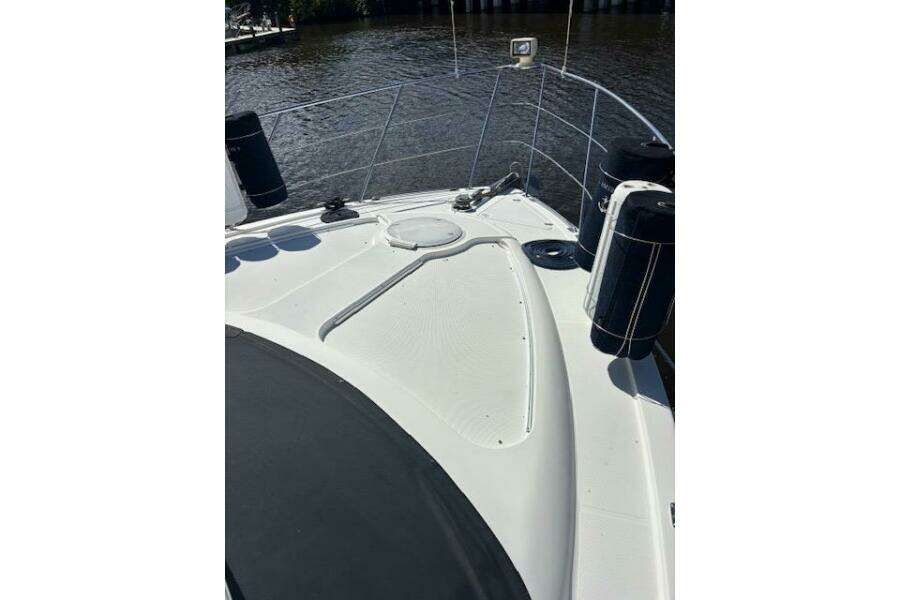 2004 Carver 466 Motor Yacht deck with railing and fenders on a sunny day. 2004 Carver 466 Motor Yacht deck with railing and fenders on a sunny day.