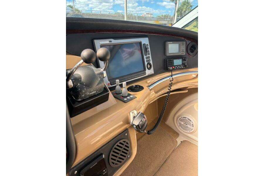 2004 Carver 466 Motor Yacht helm with navigation controls and communication equipment. 2004 Carver 466 Motor Yacht helm with navigation controls and communication equipment.
