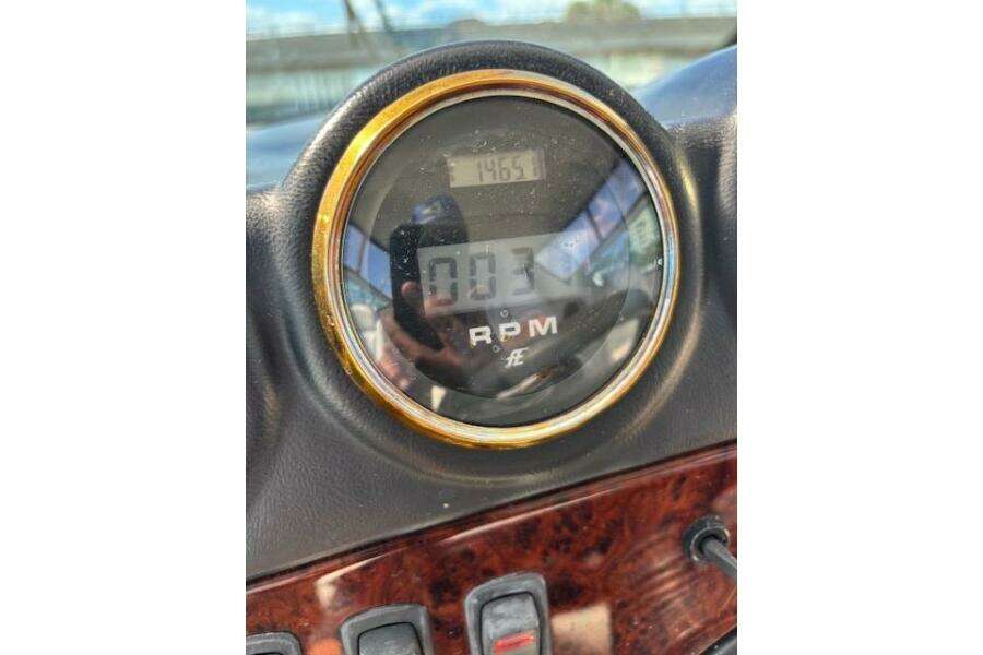 Close-up of 2004 Carver 466 Motor Yacht RPM gauge displaying 1465. Close-up of 2004 Carver 466 Motor Yacht RPM gauge displaying 1465.