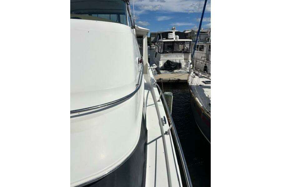 2004 Carver 466 Motor Yacht docked at marina, side view with clear sky. 2004 Carver 466 Motor Yacht docked at marina, side view with clear sky.