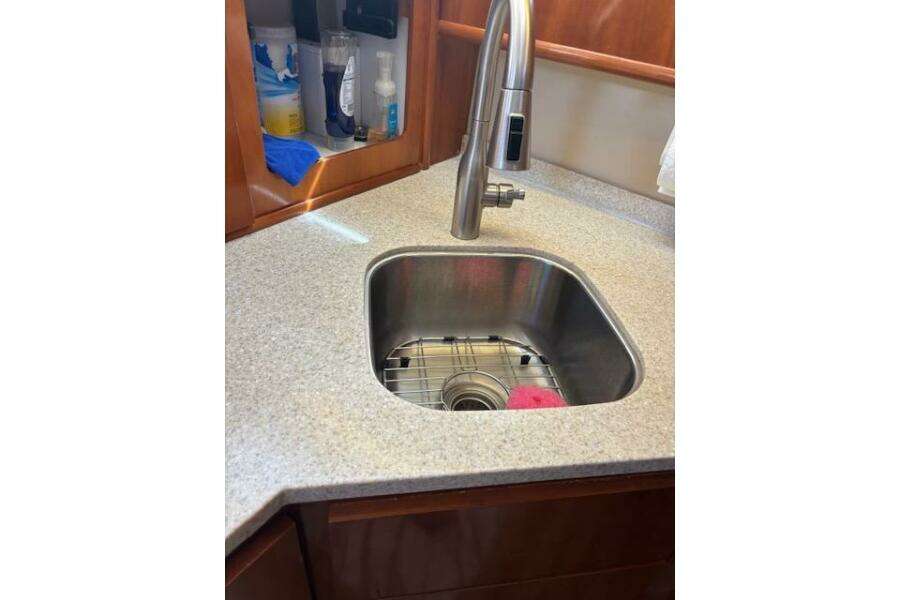 Sink area in 2004 Carver 466 Motor Yacht with modern faucet and countertop. Sink area in 2004 Carver 466 Motor Yacht with modern faucet and countertop.