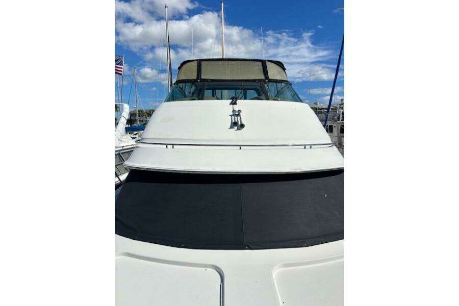 2004 Carver 466 Motor Yacht docked under a clear blue sky. 2004 Carver 466 Motor Yacht docked under a clear blue sky.