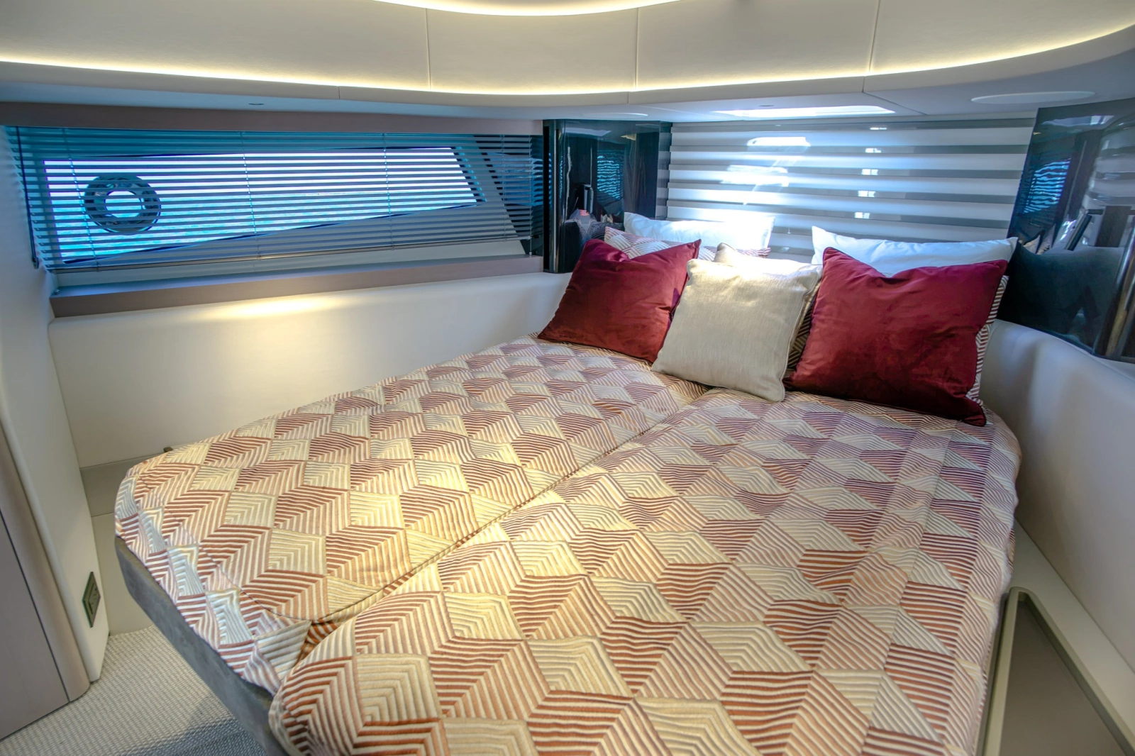 2025 Sunseeker 55 Predator