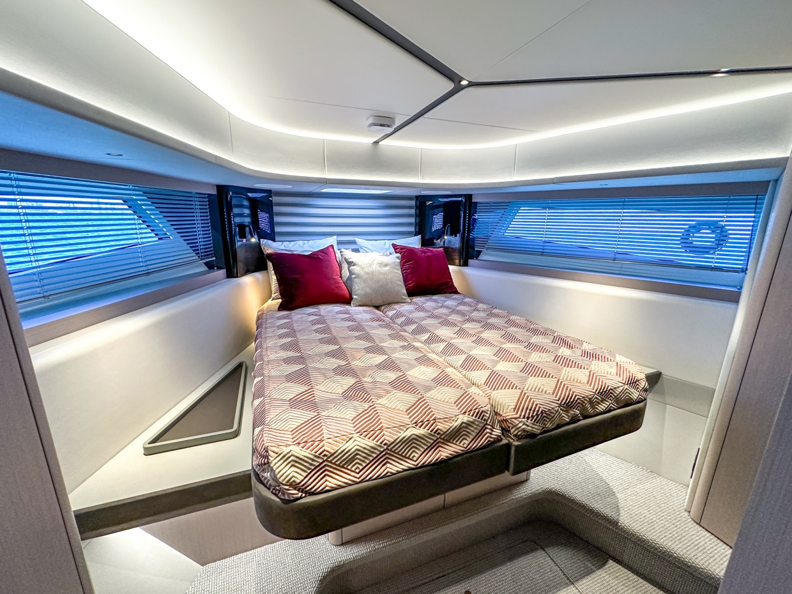 2025 Sunseeker 55 Predator