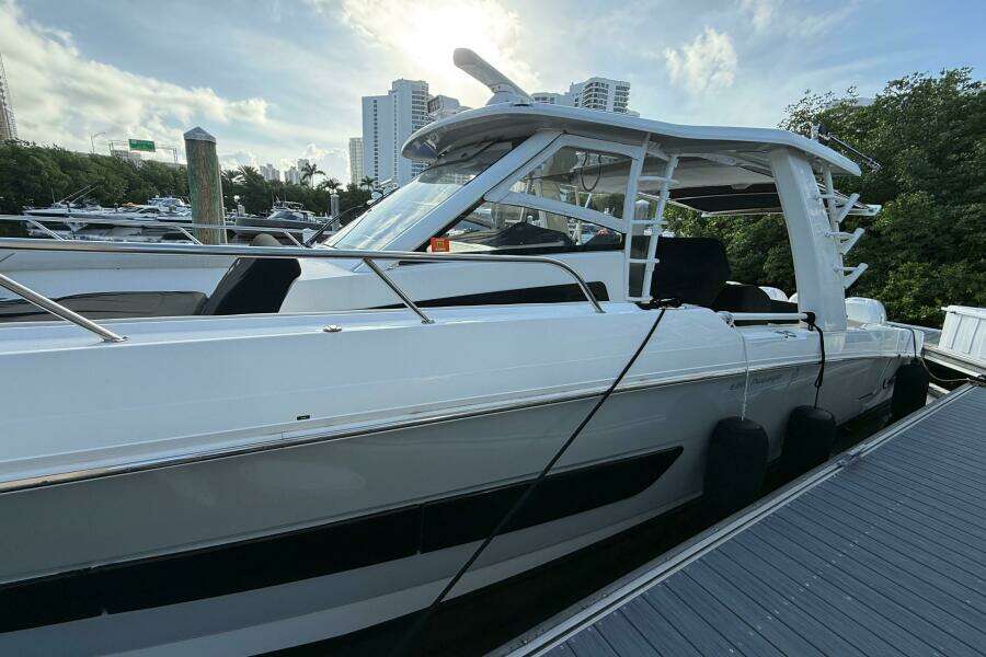 42ft Boston Whaler Yacht For Sale