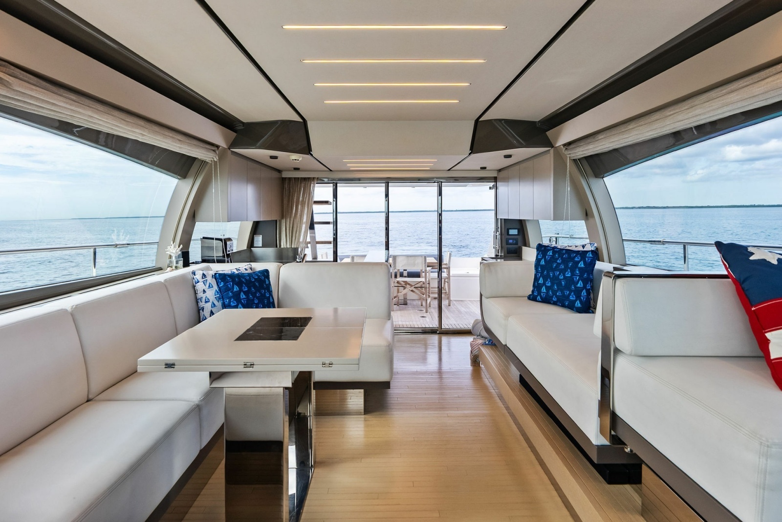 2018 Ferretti Yachts 800