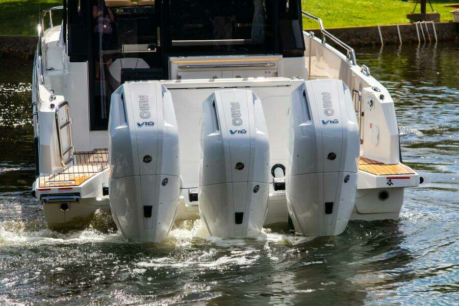 38ft Wellcraft Yacht For Sale