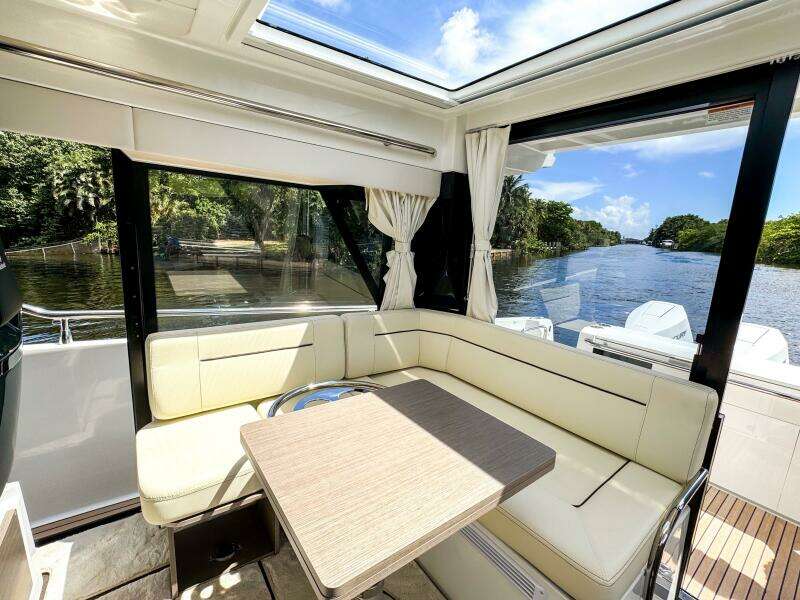 38ft Wellcraft Yacht For Sale