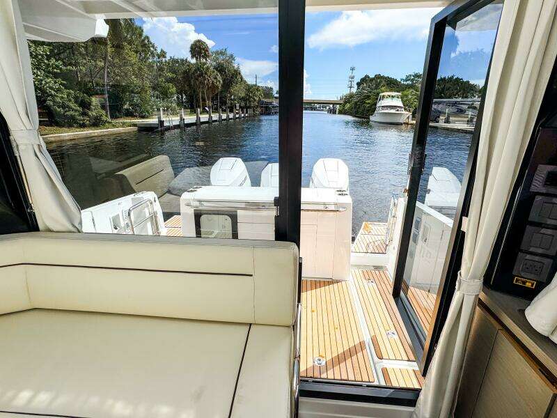 38ft Wellcraft Yacht For Sale