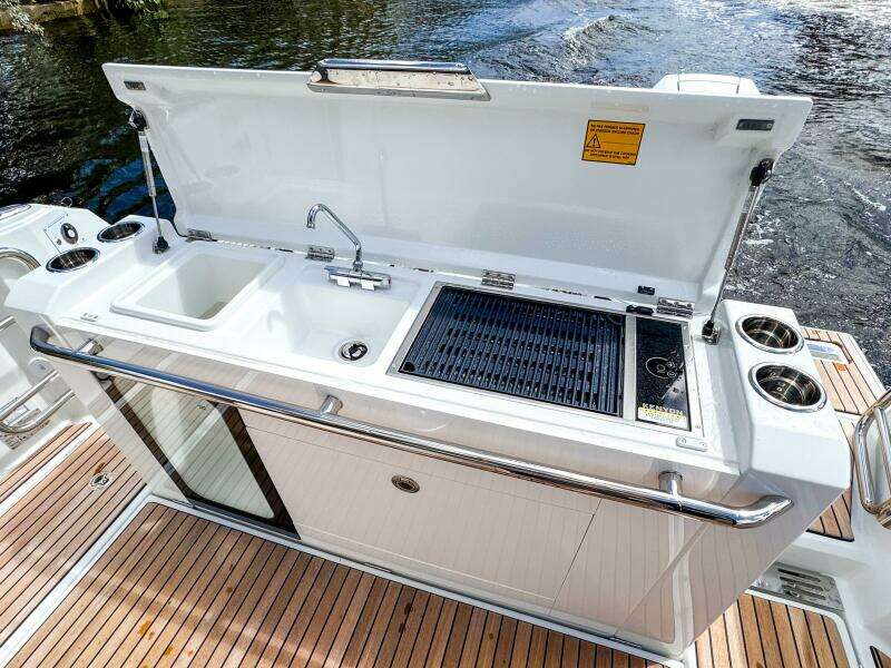 38ft Wellcraft Yacht For Sale