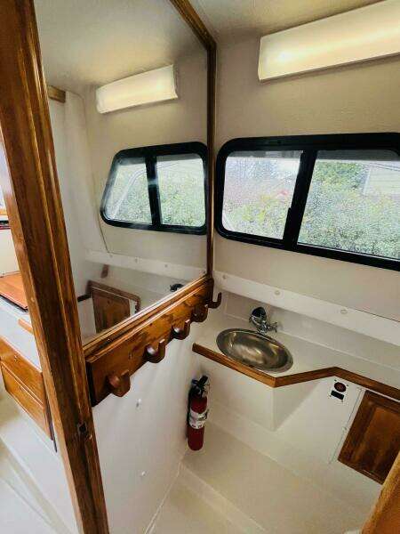 Salt Shaker 26ft Skipjack Yacht For Sale