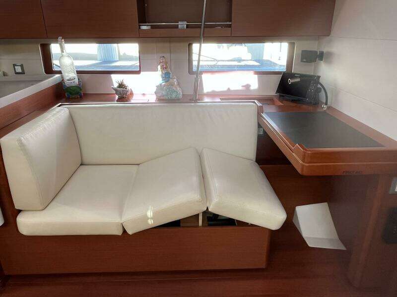 Fat Bottom Girl 46ft Beneteau Yacht For Sale