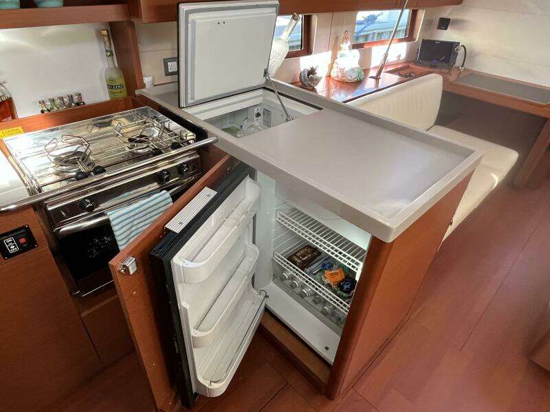 Fat Bottom Girl 46ft Beneteau Yacht For Sale