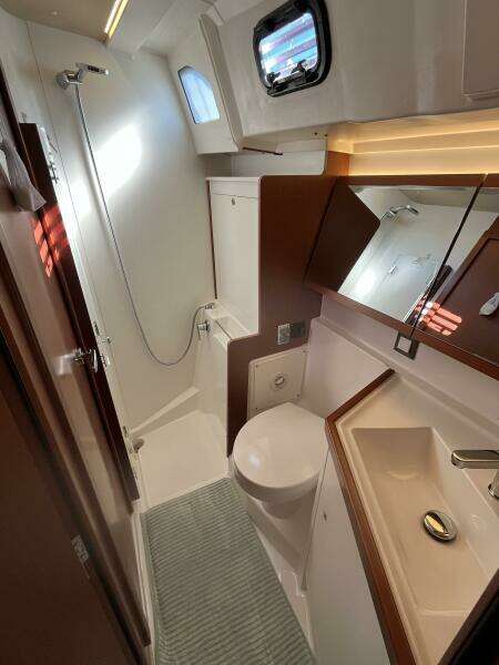 Fat Bottom Girl 46ft Beneteau Yacht For Sale