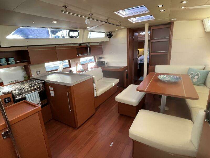 Fat Bottom Girl 46ft Beneteau Yacht For Sale