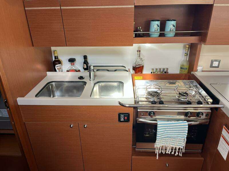 Fat Bottom Girl 46ft Beneteau Yacht For Sale