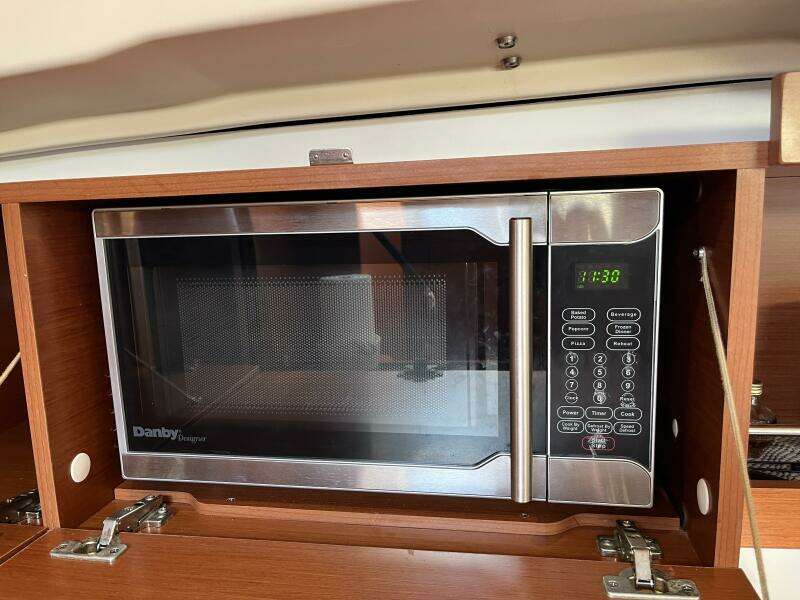 Fat Bottom Girl 46ft Beneteau Yacht For Sale