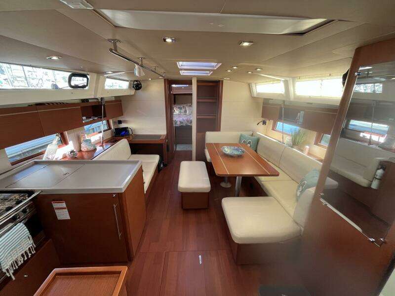 Fat Bottom Girl 46ft Beneteau Yacht For Sale