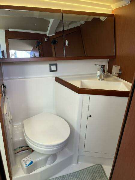 Fat Bottom Girl 46ft Beneteau Yacht For Sale