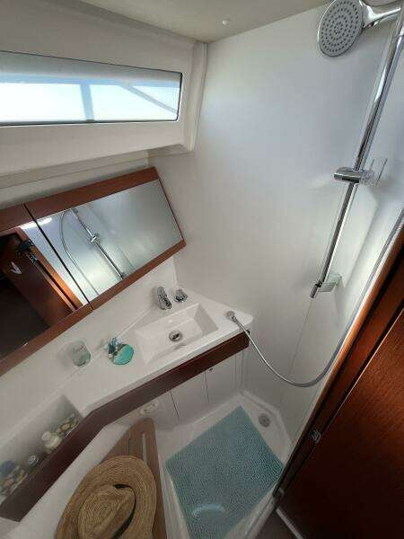 Fat Bottom Girl 46ft Beneteau Yacht For Sale