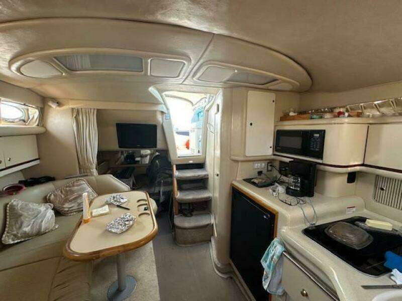 33ft Sea Ray Yacht For Sale