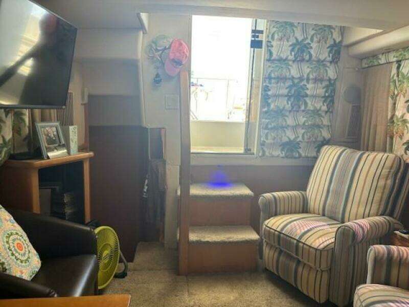 The Perfect Melody 36ft Carver Yacht For Sale