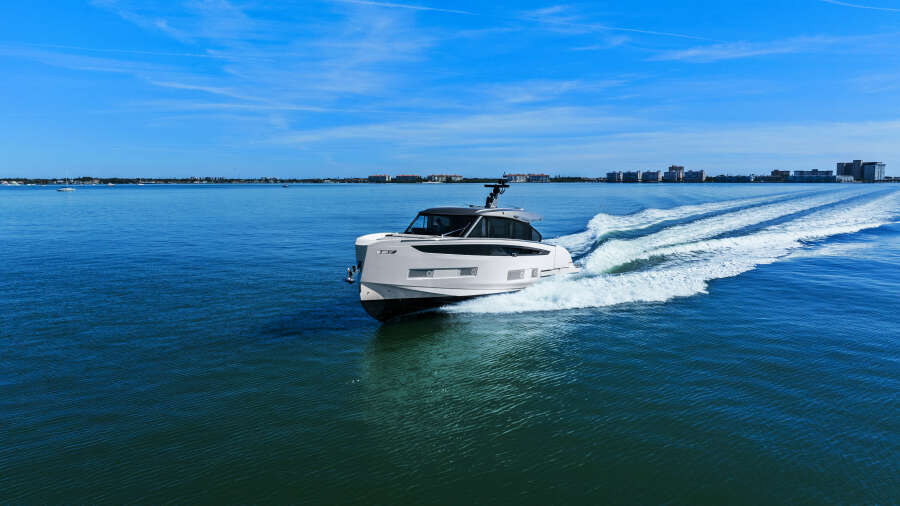 57ft Azimut Yacht For Sale