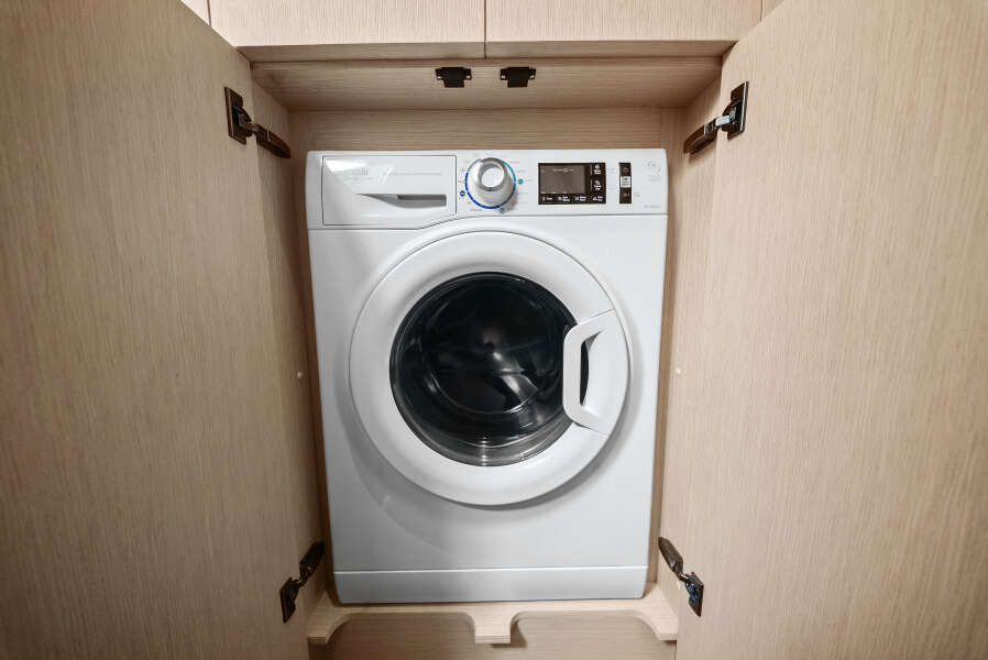 57ft Azimut Yacht For Sale