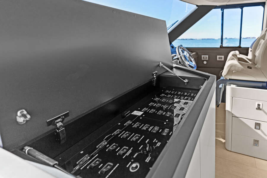 57ft Azimut Yacht For Sale