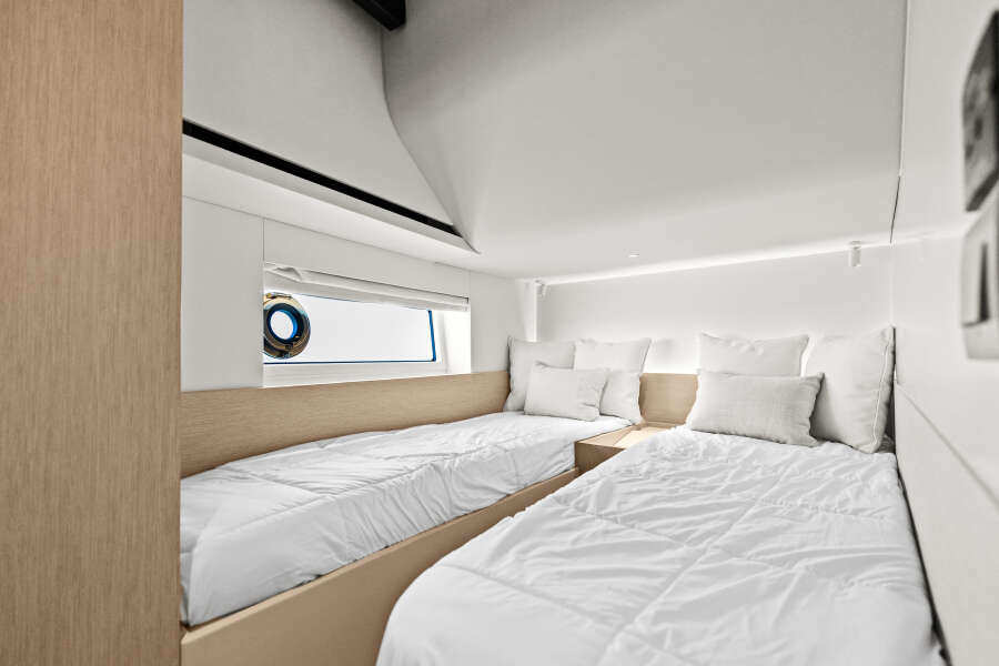 57ft Azimut Yacht For Sale