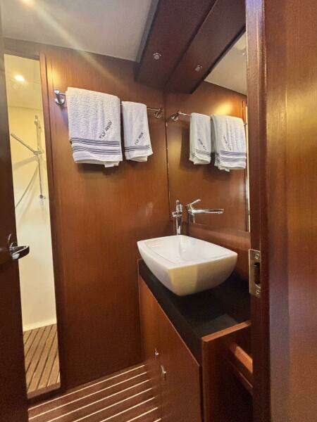 42ft Bavaria Yacht For Sale