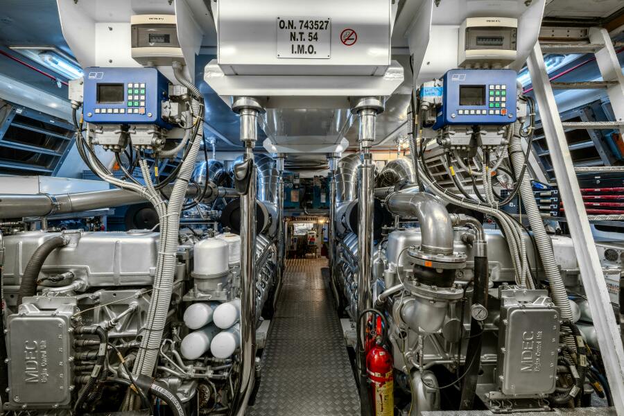 109' 2008 Overmarine Mangusta 108