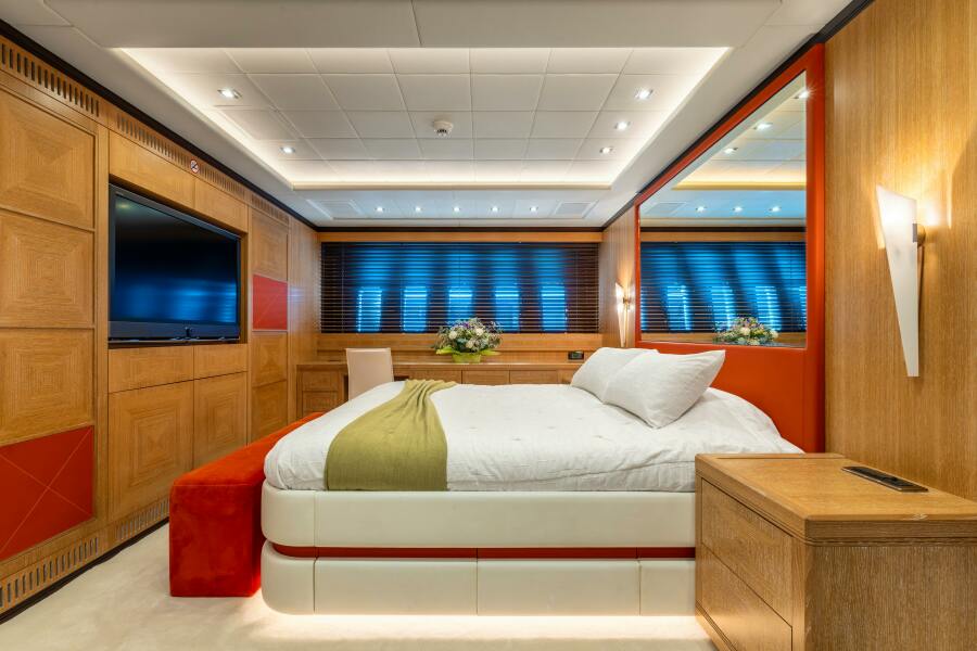 109' 2008 Overmarine Mangusta 108