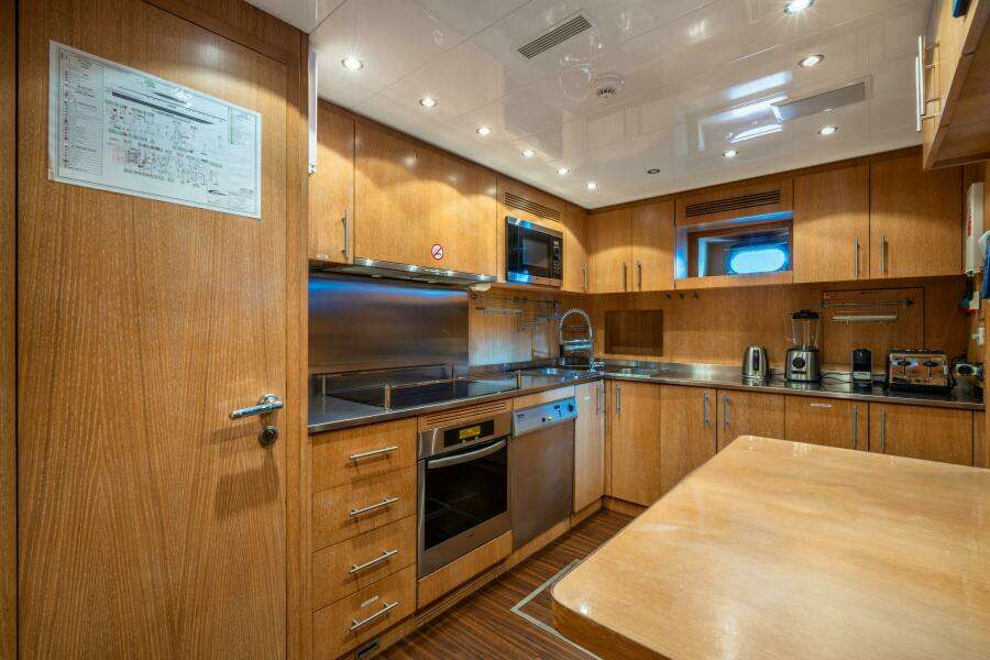 GRAZIADIU 109ft Overmarine Yacht For Sale