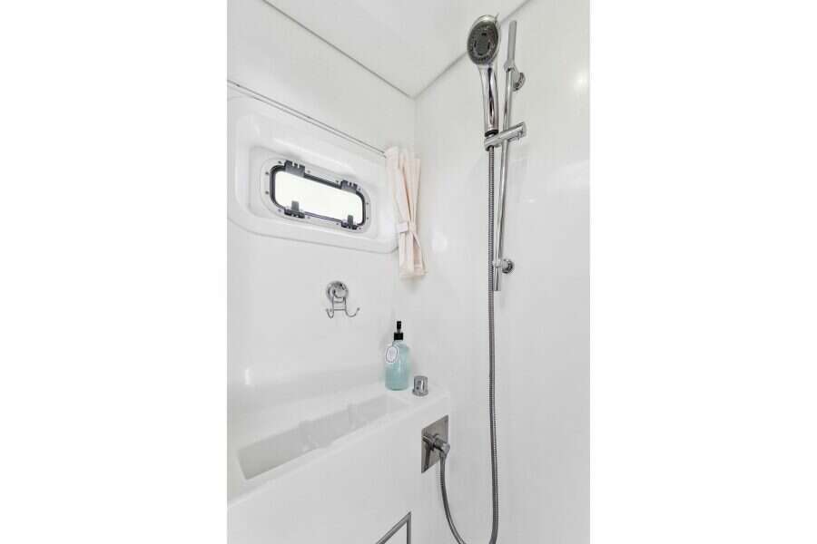 2012-lagoon-560-sail-9927043-20251021064414591-1 2012-lagoon-560-sail-9927043-20251021064414591-1