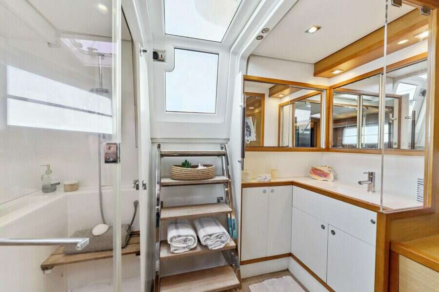 2012-lagoon-560-sail-9927043-20251021064207754-2 2012-lagoon-560-sail-9927043-20251021064207754-2