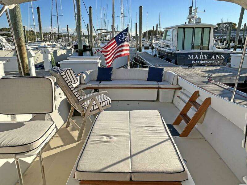 Cockpit Looking Aft  Cockpit Looking Aft