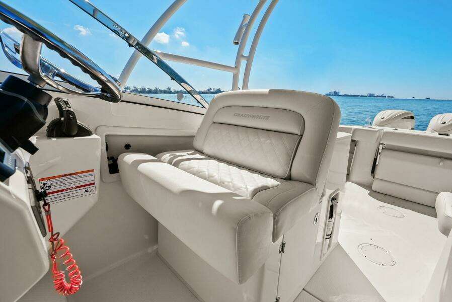 Grady White 275 Freedom 2025 - Helm