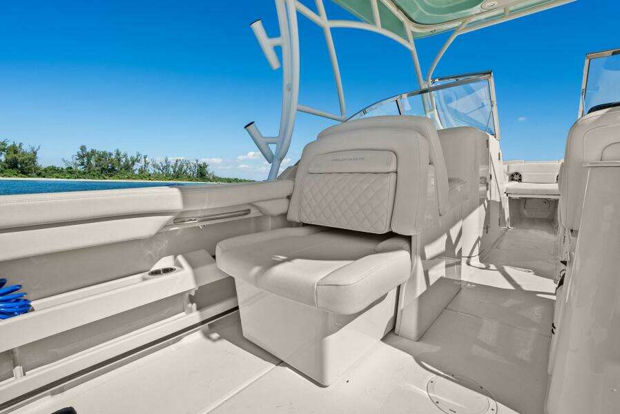 Grady White 275 Freedom 2025 - Cockpit Seating 