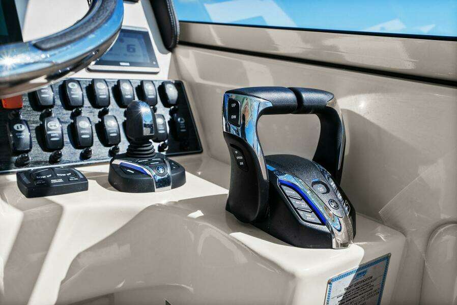 Grady White 275 Freedom 2025 - helm/electronics 