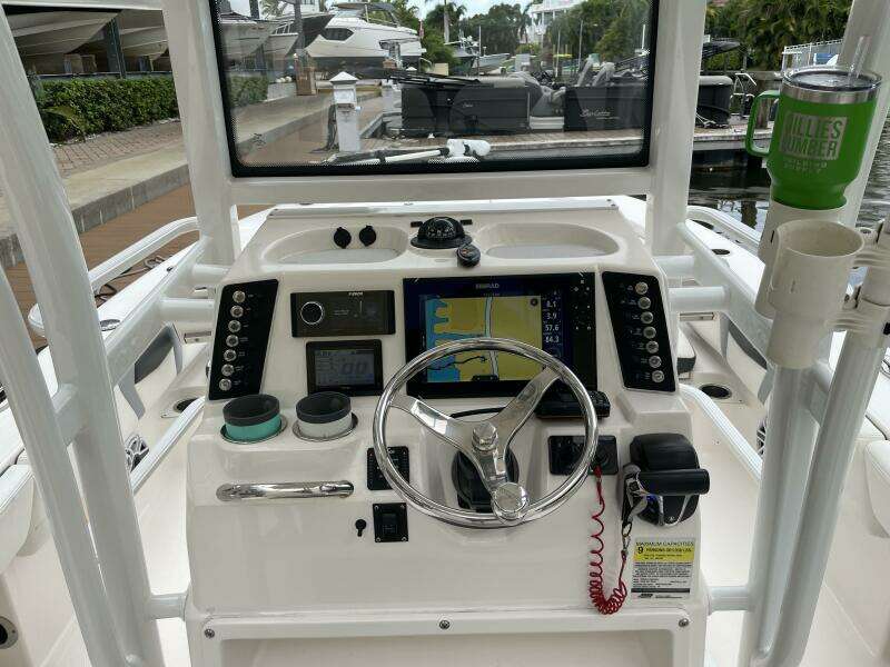 25ft Robalo Yacht For Sale