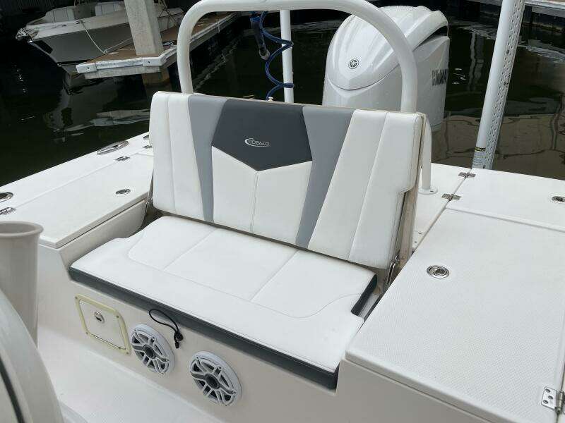 25ft Robalo Yacht For Sale