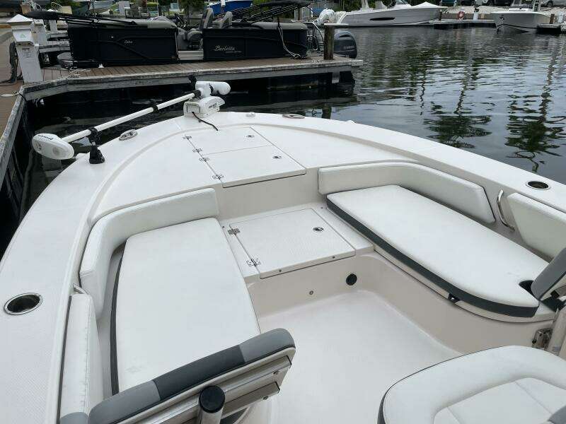 25ft Robalo Yacht For Sale