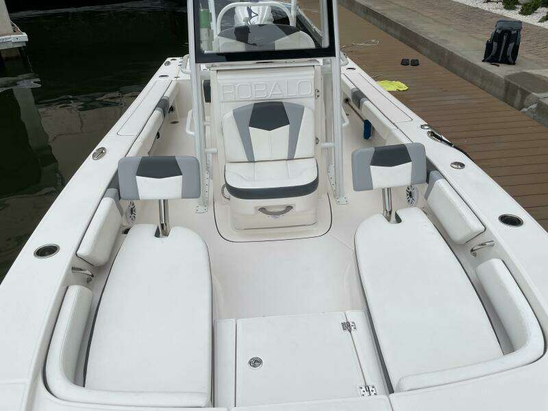 25ft Robalo Yacht For Sale