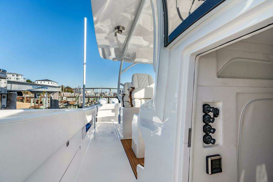 43ft Front Runner Yacht For Sale