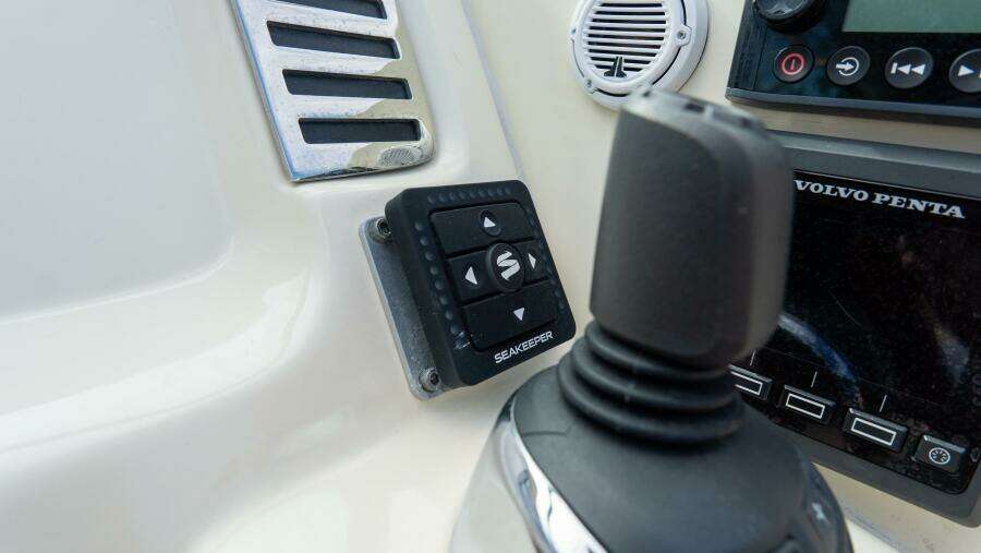 Corsair 28ft Chris Craft Yacht For Sale