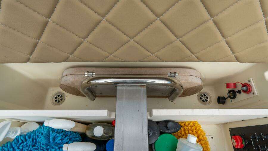 Corsair 28ft Chris Craft Yacht For Sale