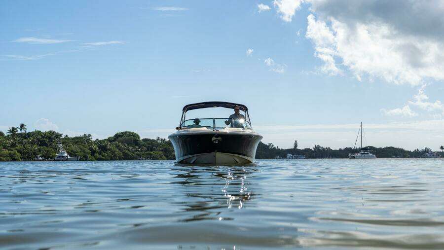 Corsair 28ft Chris Craft Yacht For Sale