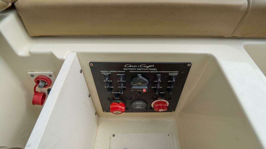 Corsair 28ft Chris Craft Yacht For Sale